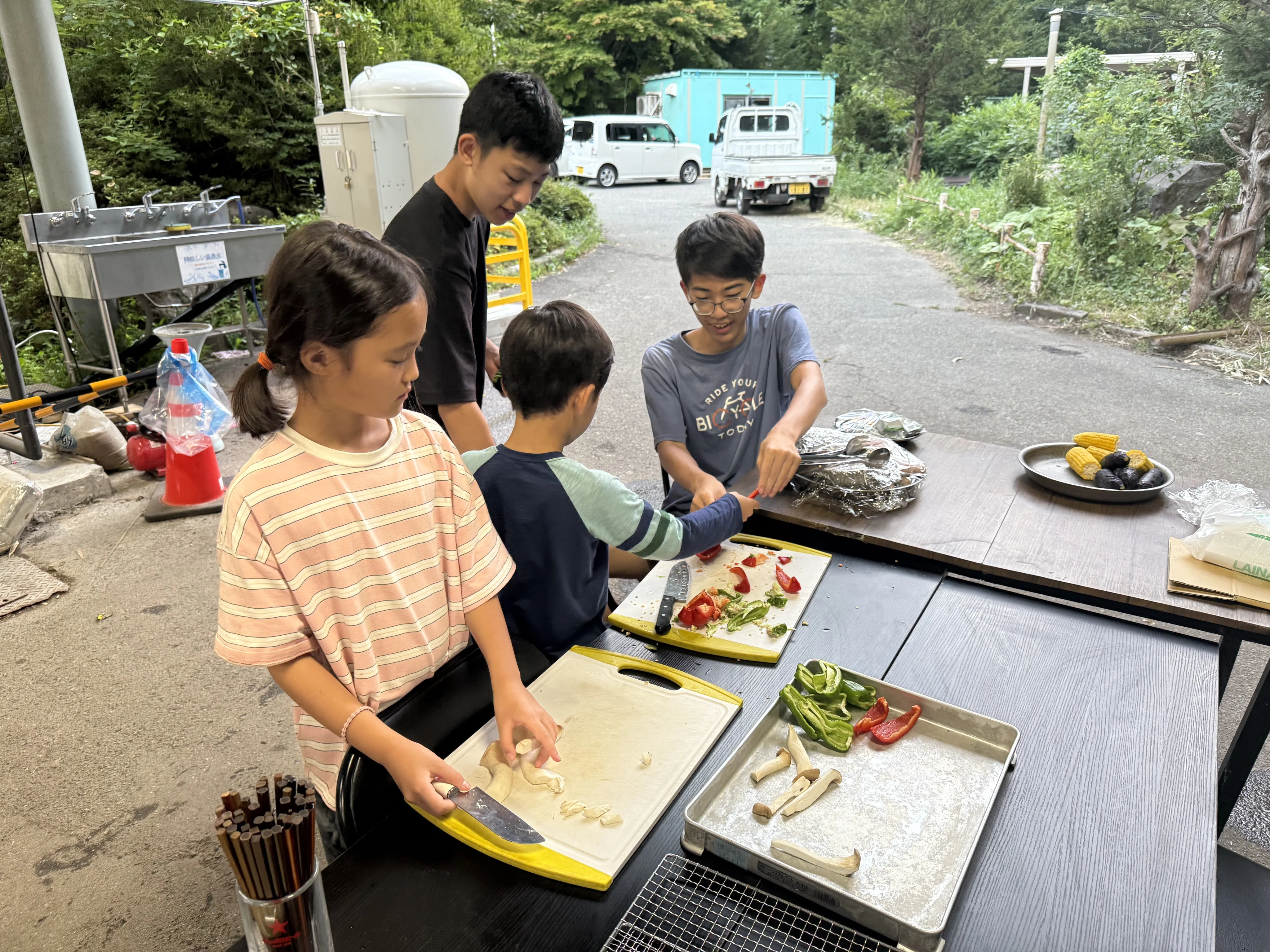 協力して楽しむ野外炊飯・BBQ